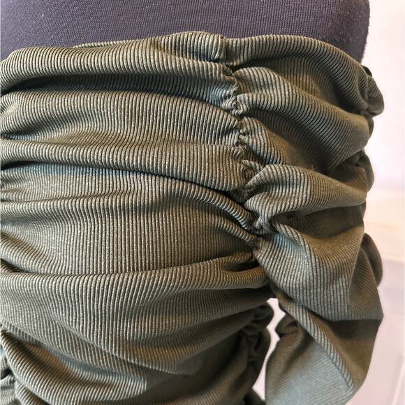 Line and Dot Billie Off Shoulder Top Ruching Stretchy Form Fitting Green Size M - Picture 6 of 14